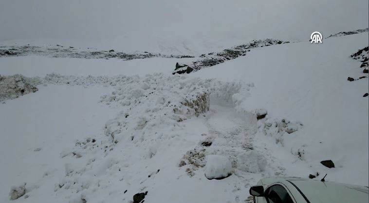 Mayıs ayının ortasında karla mücadele sürüyor - Resim: 10